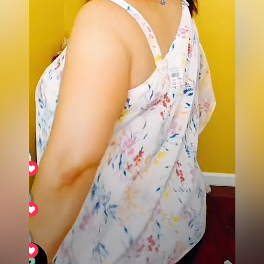 1. Cato floral blouse asymmetrical. - Picture 2 of 8